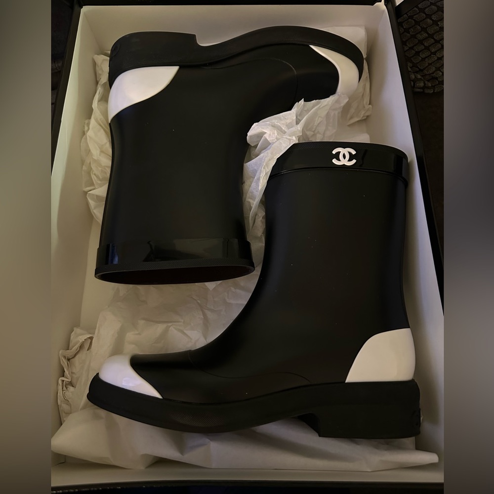 Chanel Rainboots 38 Black and White